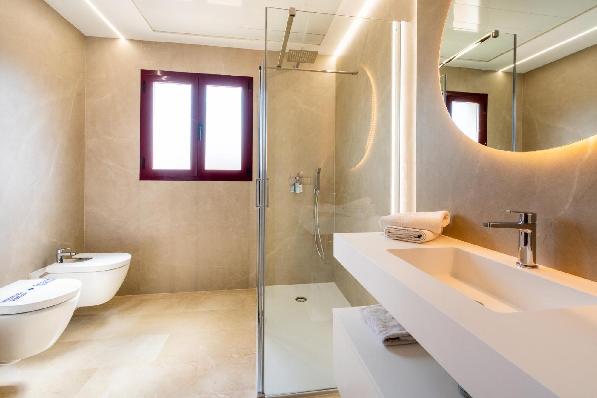 Apartamento Albir Confort - Avenida 3 Dorm. *
